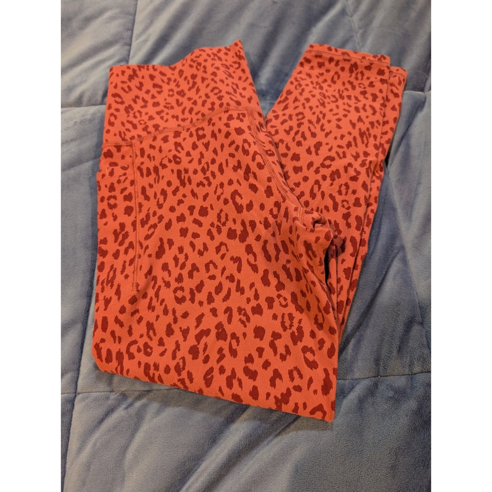 Athleta Salutation Stash Pocket II Leggings Womens Small 7/8 Dot Leopard Berry